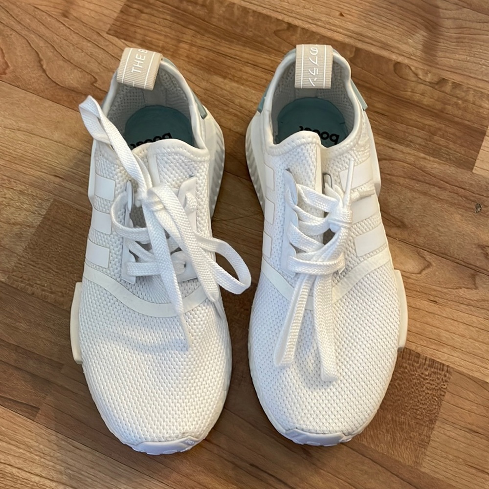 New no box Authentic Adidas Boost Shoes Size 5 in color white